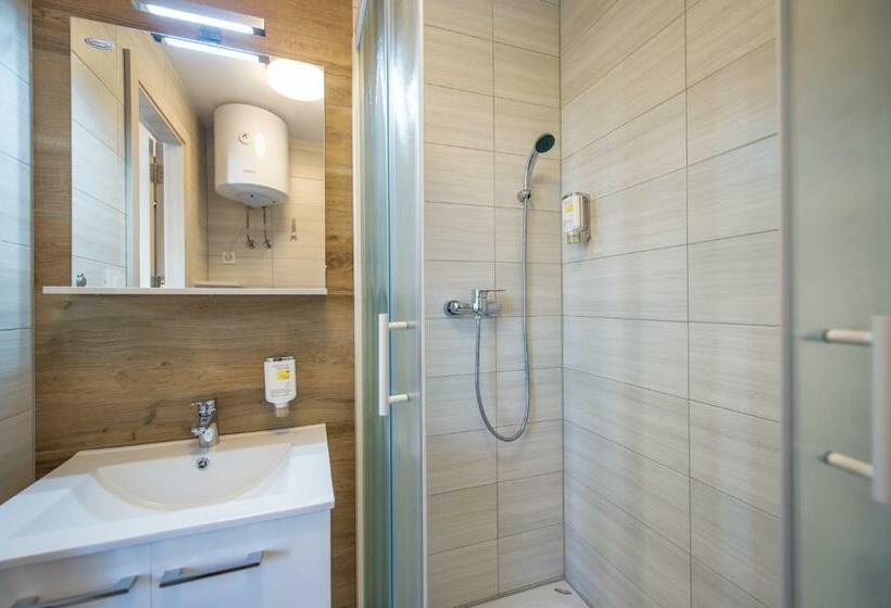 استودیوی استاندارد, Pri Mostu