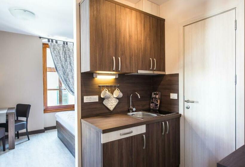 استودیوی استاندارد, Pri Mostu