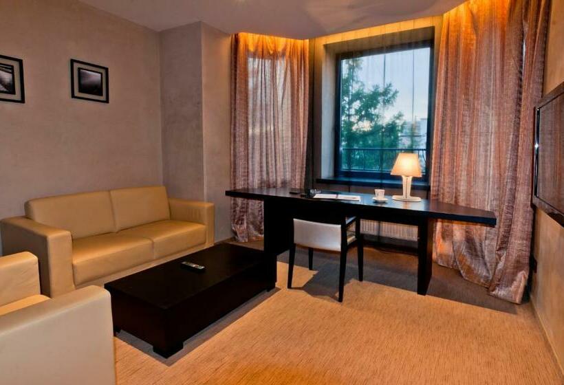 اتاق لوکس, Urgoo