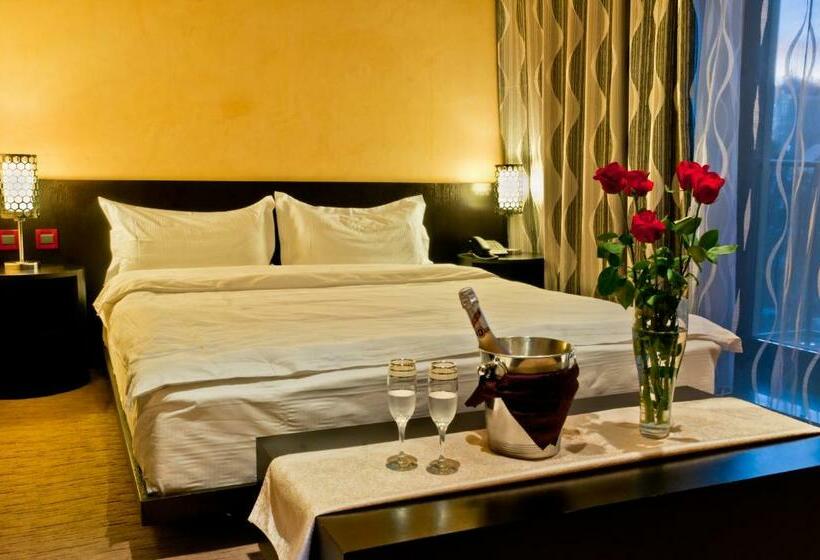 اتاق لوکس, Urgoo