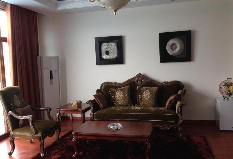 Executive Suite, Victoria Beach