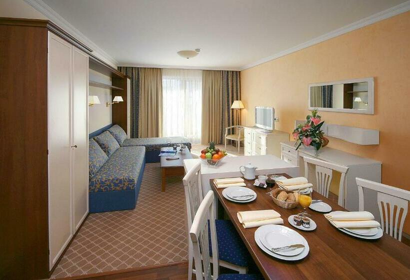 침실 1개 발코니 아파트, Residence