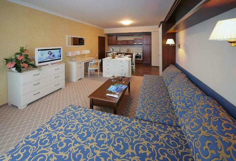 발코니가 있는 2 베드룸 아파트, Residence