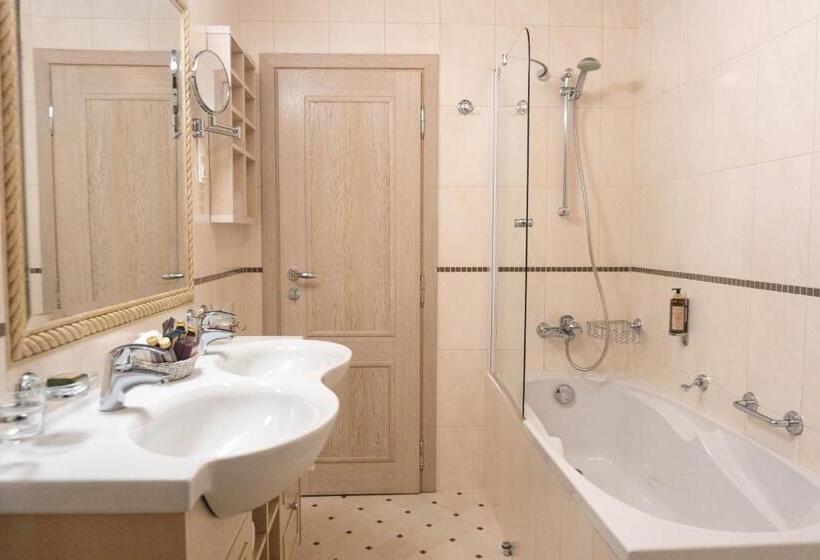 디럭스 룸, Residence