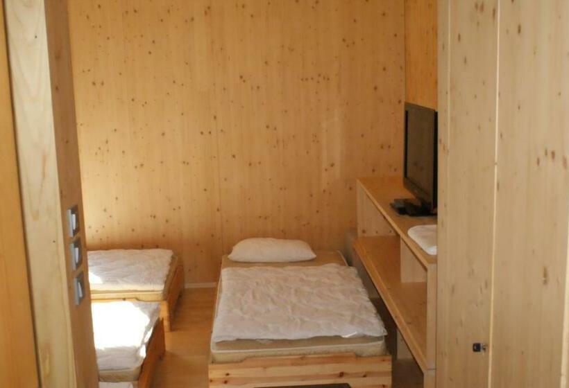 اتاق استاندارد چهار تخته, Youth Hostel Punkl