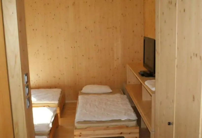 اتاق استاندارد چهار تخته, Youth Hostel Punkl