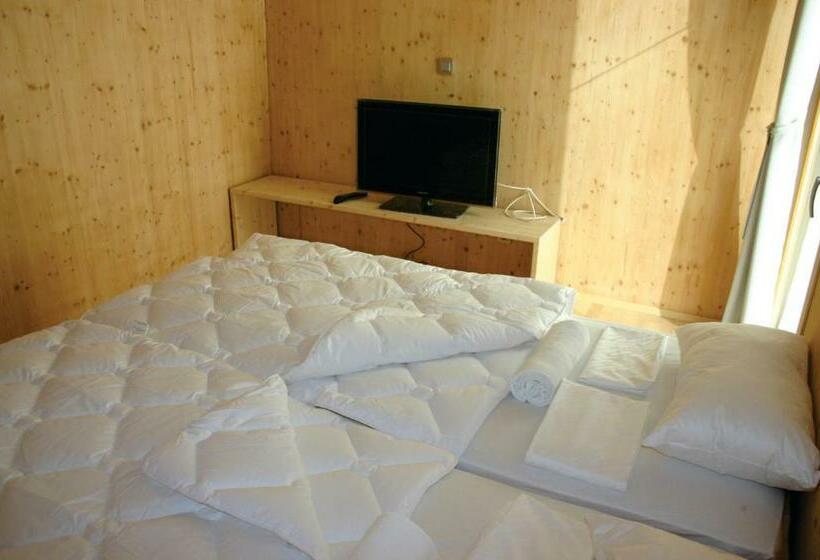 اتاق استاندارد چهار تخته, Youth Hostel Punkl