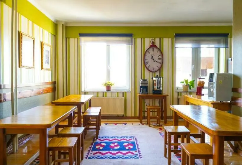 اتاق استاندارد یک تخته با سرویس بهداشتی مشترک, Zaya Hostel