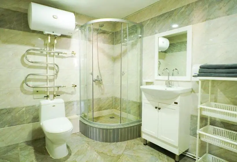 اتاق استاندارد سه تخته با سرویس بهداشتی مشترک, Zaya Hostel