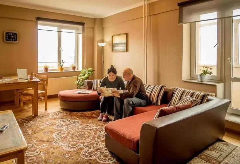 اتاق استاندارد سه تخته با سرویس بهداشتی مشترک, Zaya Hostel