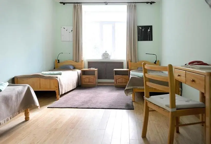 اتاق استاندارد سه تخته با سرویس بهداشتی مشترک, Zaya Hostel