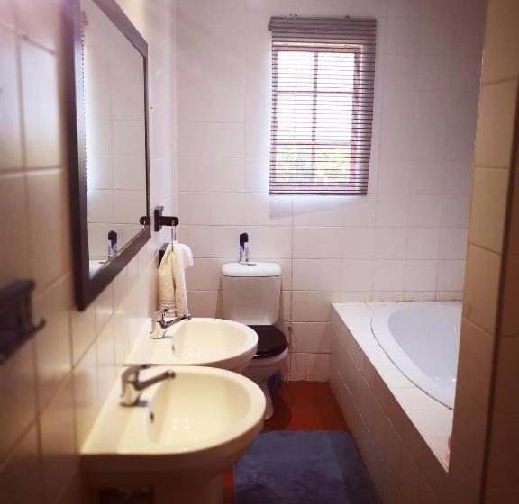 패밀리 룸, 3 Brothers B&b