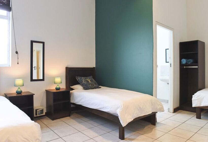 غرفة قياسية رباعية, Stoked Backpackers