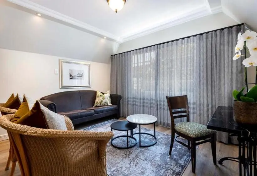 Deluxe Suite King Bed, Anew Hotel Hilton Pietermaritzburg