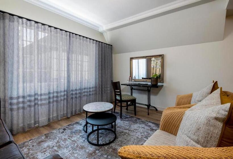 חדר דלוקס עם מיטת קינג, Anew Hotel Hilton Pietermaritzburg