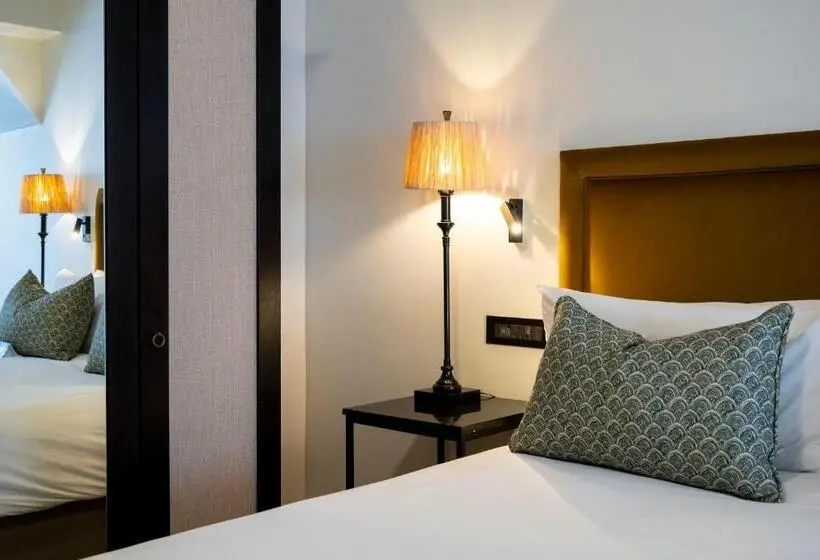 Deluxe Suite King Bed, Anew Hotel Hilton Pietermaritzburg