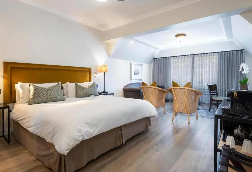 Deluxe Suite King Bed, Anew Hotel Hilton Pietermaritzburg