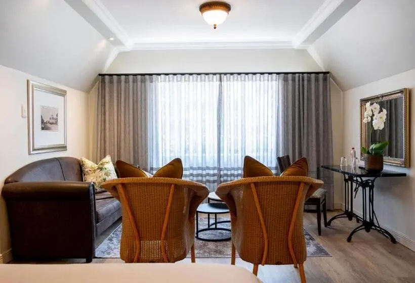 Deluxe Suite King Bed, Anew Hotel Hilton Pietermaritzburg