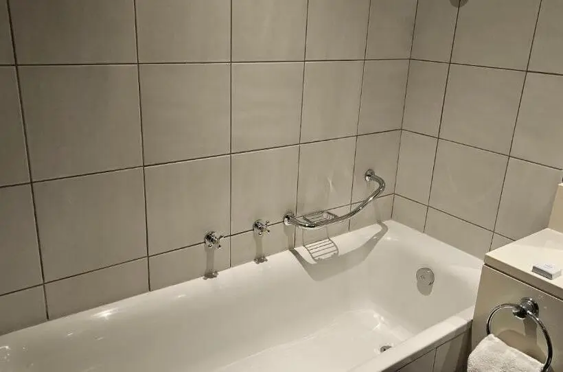 Deluxe Suite King Bed, Anew Hotel Hilton Pietermaritzburg