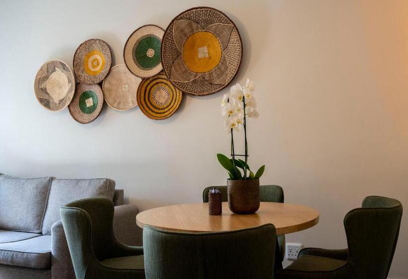 מיטת קינג בסוויטה, Anew Hotel Hilton Pietermaritzburg