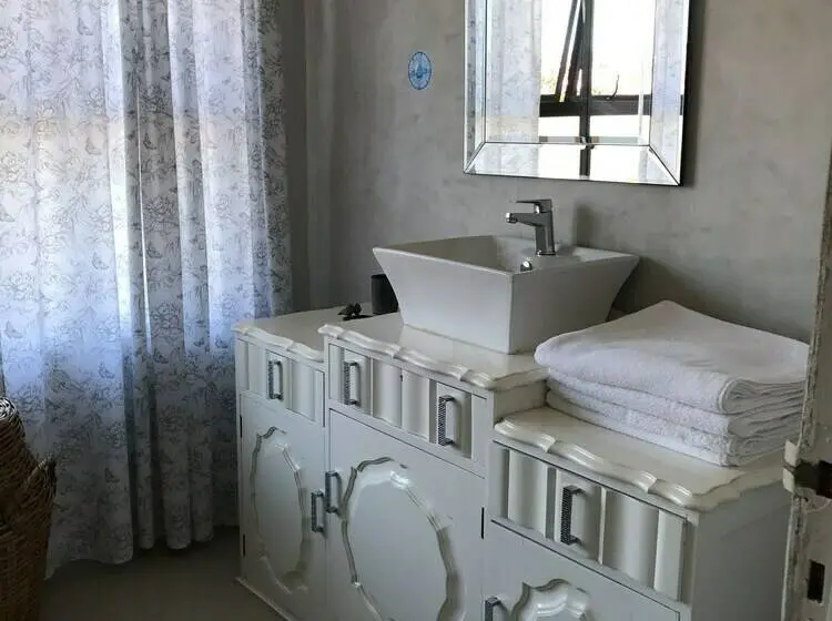 シングルデラックスルーム, Edens Guest House