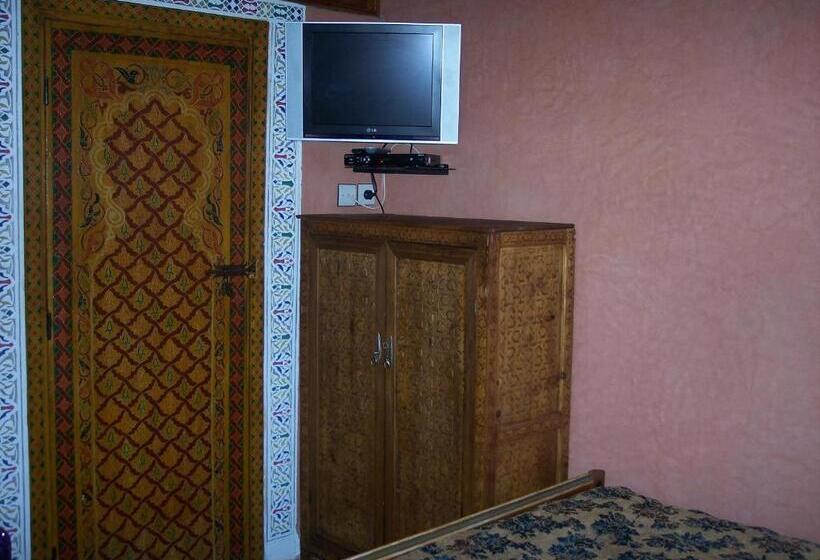 اتاق استاندارد سه نفره, Riad Benchekroun