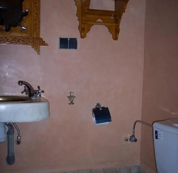 سوییت, Riad Benchekroun