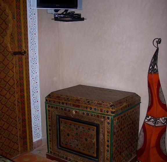 سوییت, Riad Benchekroun