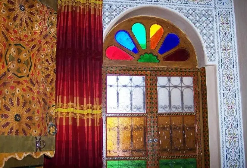 سوییت, Riad Benchekroun