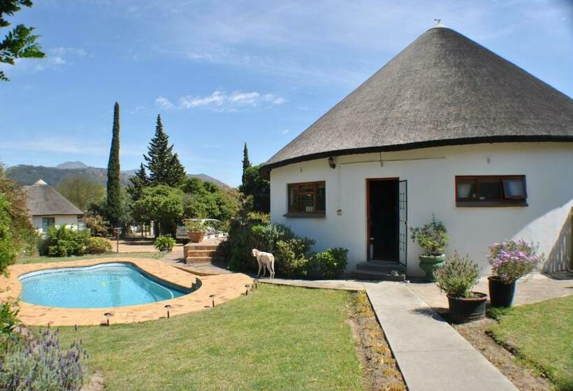 Deluxe Room Mountain View, Roundhouse Guesthouse