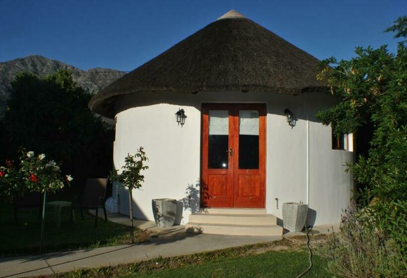 Deluxe Room Mountain View, Roundhouse Guesthouse