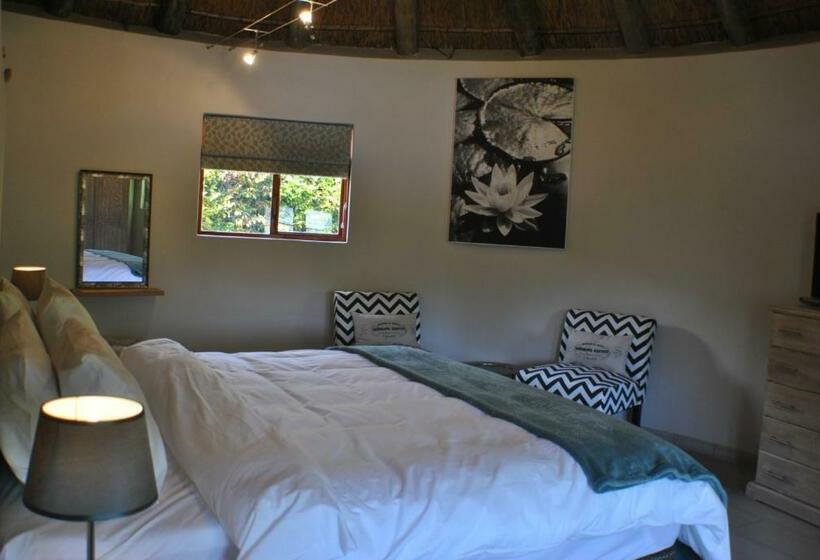 Deluxe Room Mountain View, Roundhouse Guesthouse