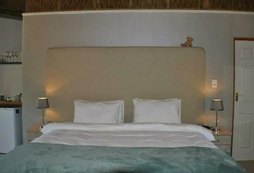Deluxe Room Mountain View, Roundhouse Guesthouse