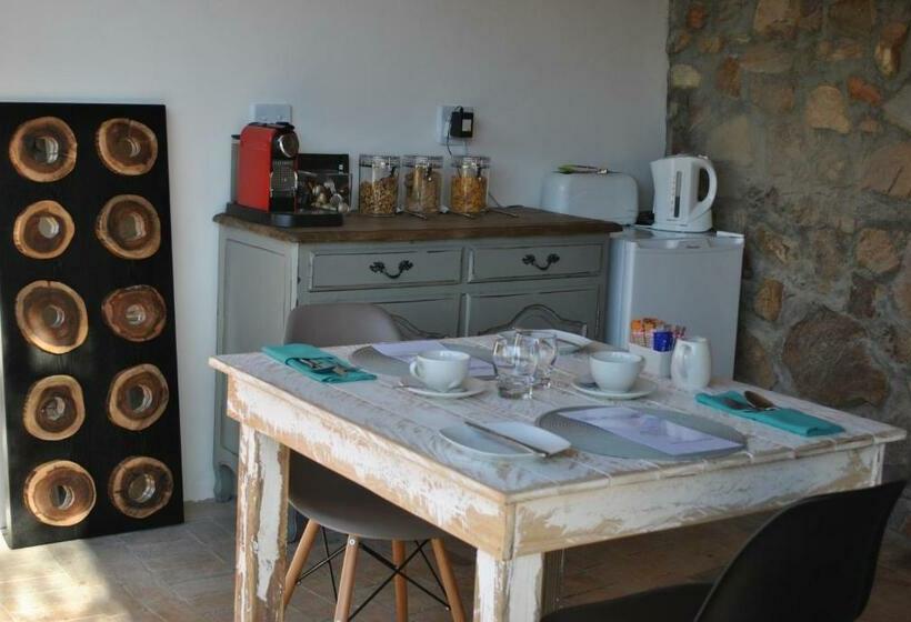 Deluxe Room Mountain View, Roundhouse Guesthouse