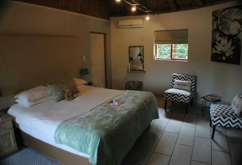 Deluxe Room Mountain View, Roundhouse Guesthouse