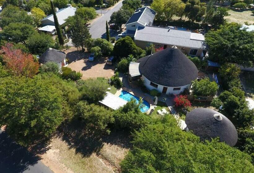 Deluxe Room Mountain View, Roundhouse Guesthouse