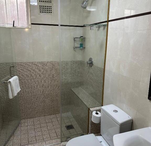 Apartament 1 Dormitori, Burnham House B&b