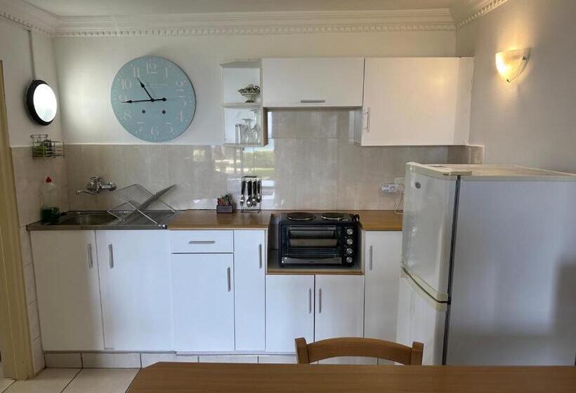 Apartament 1 Dormitori, Burnham House B&b