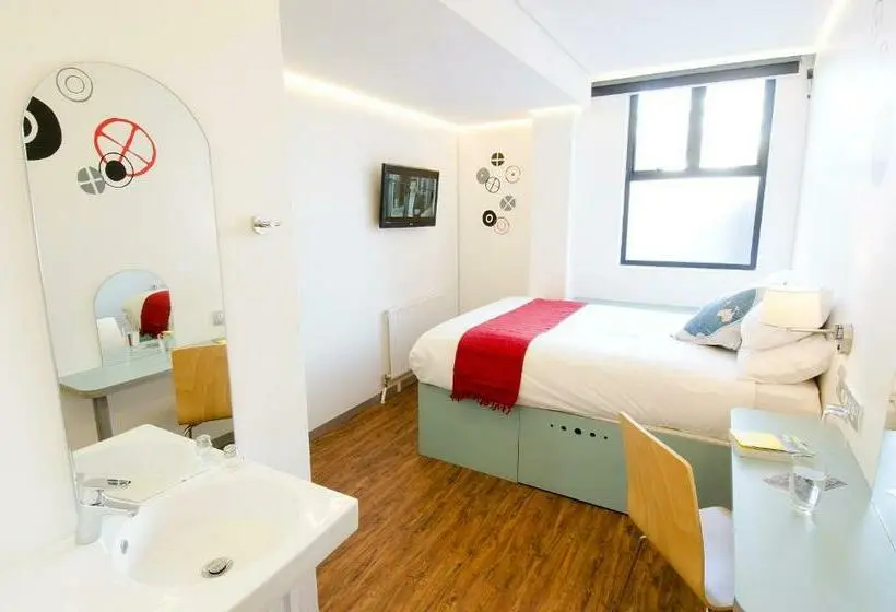 Standard-huone, Bannister