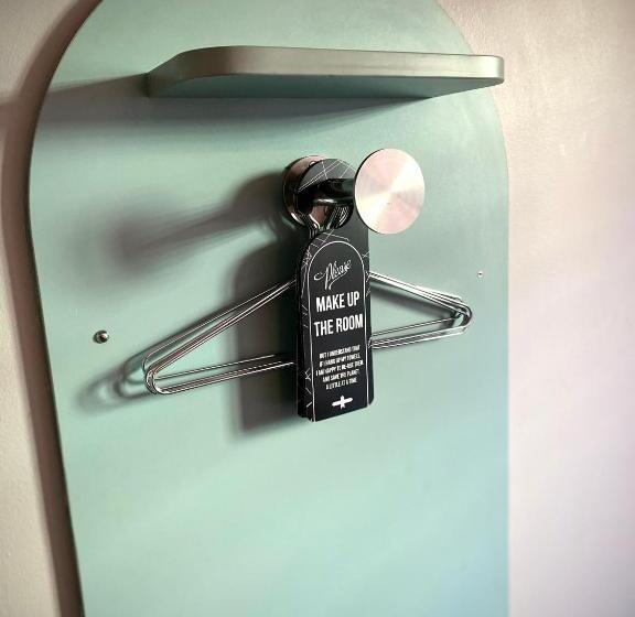 חדר סטנדרט, Bannister