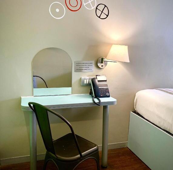 חדר סטנדרט מותאם לאדם עם מוגבלויות, Bannister