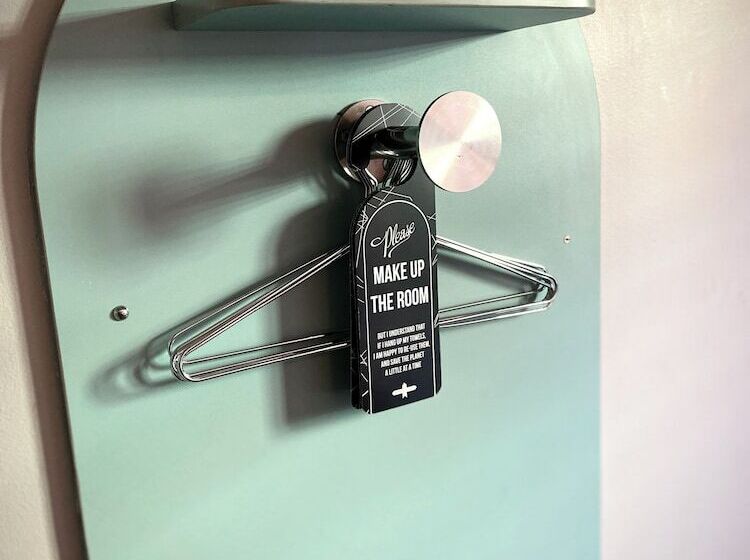 חדר סטנדרט, Bannister