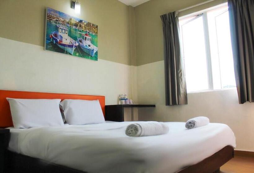 Pokój Deluxe, Jq Suria