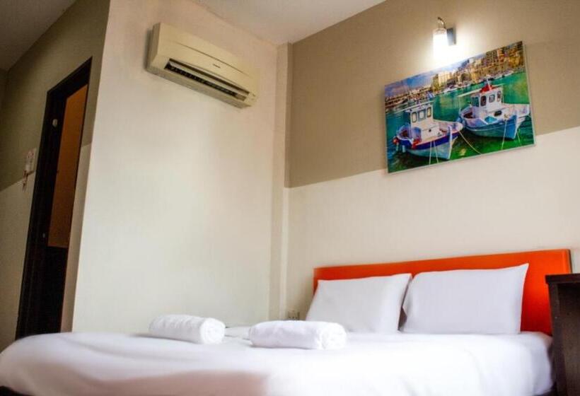 Pokój Deluxe, Jq Suria