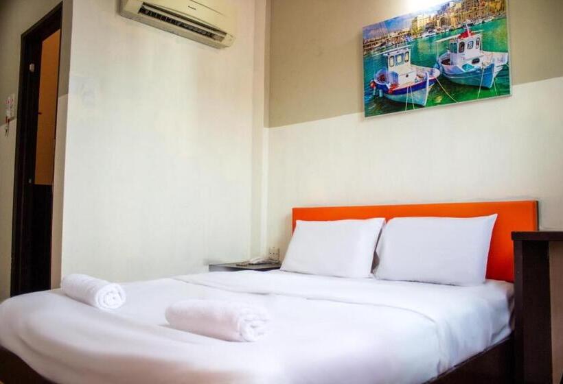 Pokój Deluxe, Jq Suria