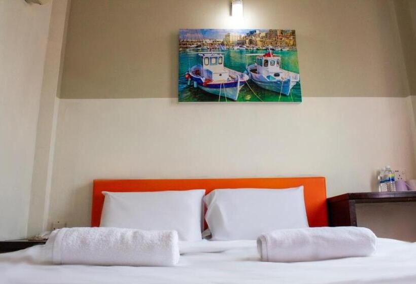 Pokój Deluxe, Jq Suria