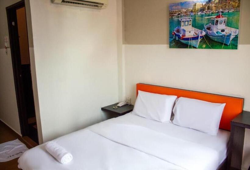 Pokój Deluxe, Jq Suria