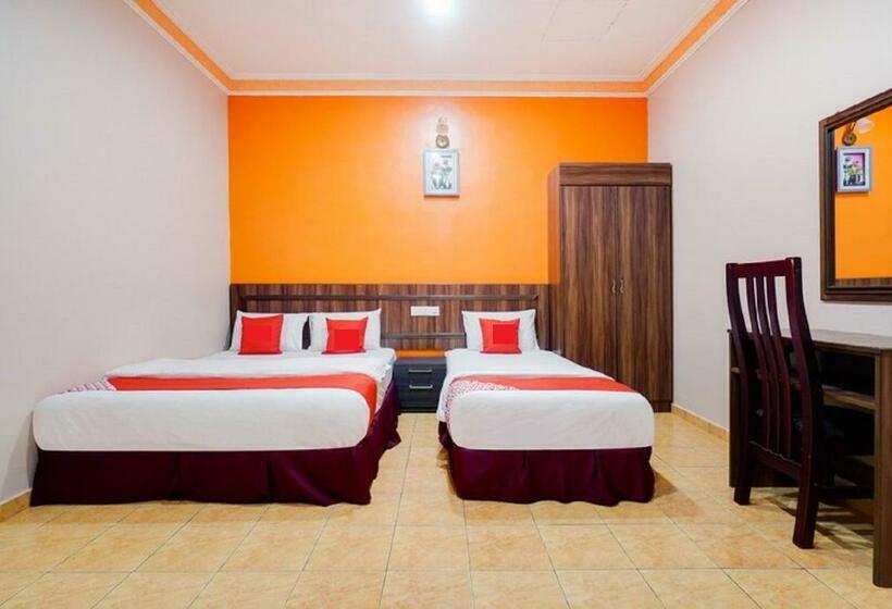 חדר סופריור לשלושה, Hill Times Inn