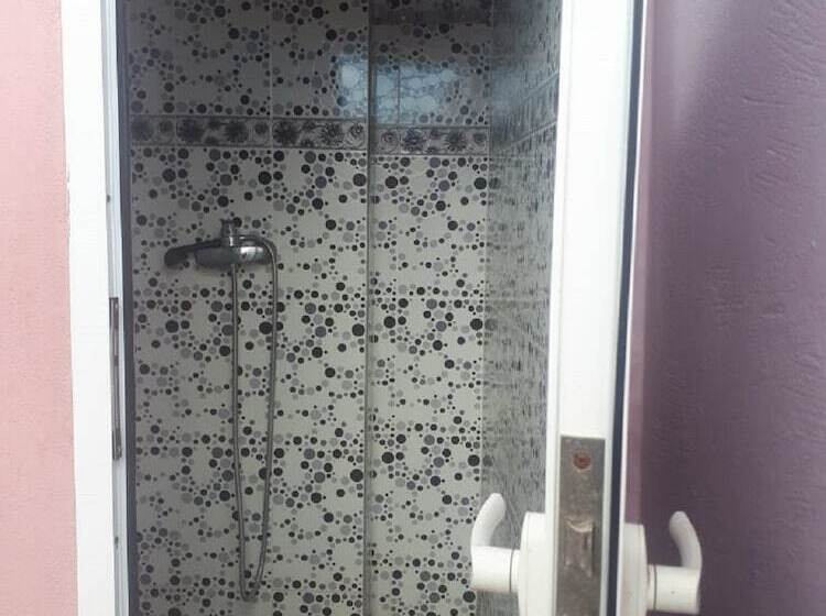 اتاق استاندارد یک نفره, Hôtel Des Touristes