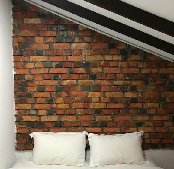 חדר לארבעה סטנדרטי עם מרפסת, Rangoon Residence